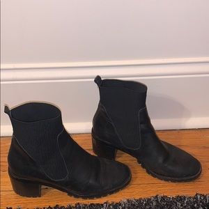 Gap leather pull-on Chelsea boots sz 8